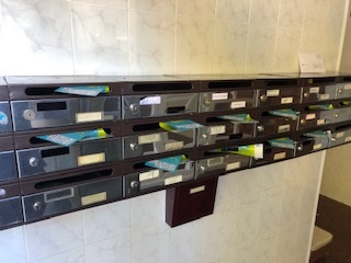 reparto de folletos publicitarios en Villanueva del Arzobispo, Jaén
